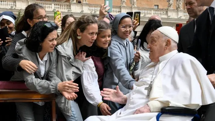 Papa-sorprende-en-la-Plaza-de-San-Pedro